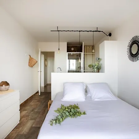 Appartement Vue Mer, Terrasse Et Parking Prive Antibes